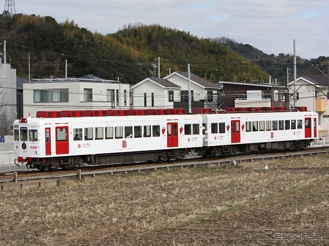 水戸岡さんの鉄道車両は独特なデザインで知られる。写真は水戸岡さんがデザインした和歌山電鐵2270系「いちご電車」。