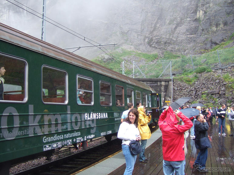 フィヨルド観光にはフロム鉄道---ノルウェー