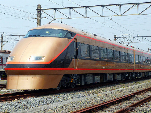 JR線乗入れに対応した2編成目の「日光詣スペーシア」は7月18日から運行を開始する。写真は4月から運行を開始した1編成目の「日光詣スペーシア」。