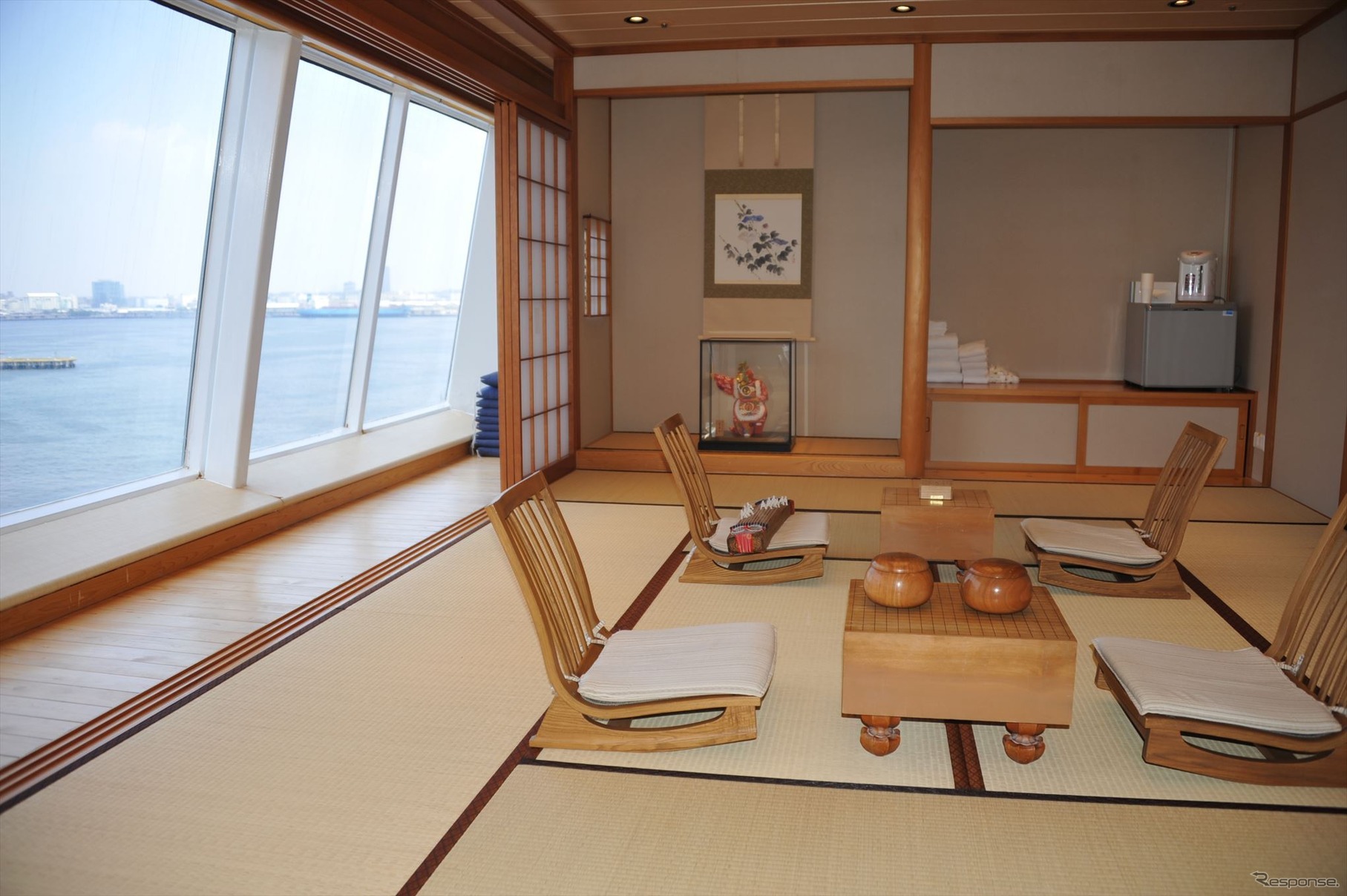日本の豪華客船を示す飛鳥IIにたったひとつの畳敷き客室（20日・横浜港・大さん橋国際フェリーふ頭）