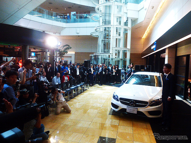 オープン前日の7月21日に公開された「Mercedes me Tokyo HANEDA」。メルセデス・ベンツ日本 代表取締役社長・上野金太郎氏