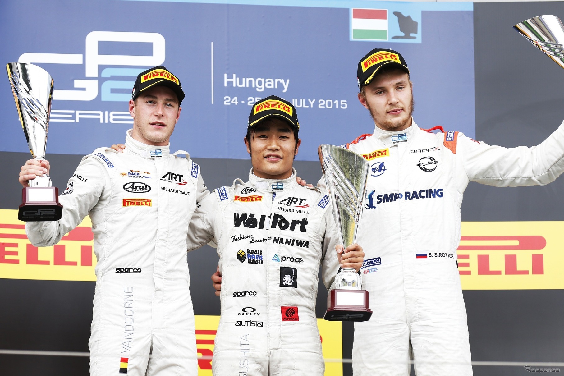 GP2ハンガリー戦、レース2の表彰式。左から2位S.ヴァンドーン、優勝の松下、3位S.シロトキン。