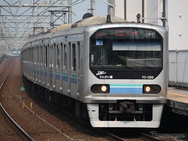 東京の鉄道各社は8月8日の東京湾大華火祭にあわせ列車を増発する。写真はりんかい線の列車。