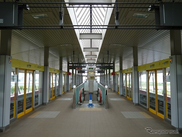 ゆりかもめの市場前駅と新豊洲駅は花火大会の立入禁止エリアに入るため、一部の時間帯を通過扱いにする。写真は市場前駅。