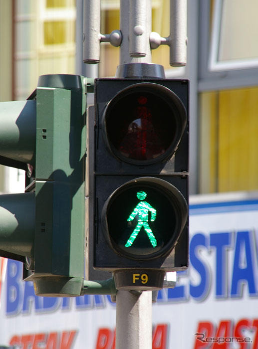 カワイイっ!!　歩行者信号機の人型マーク