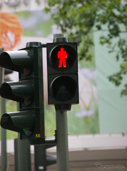 カワイイっ!!　歩行者信号機の人型マーク