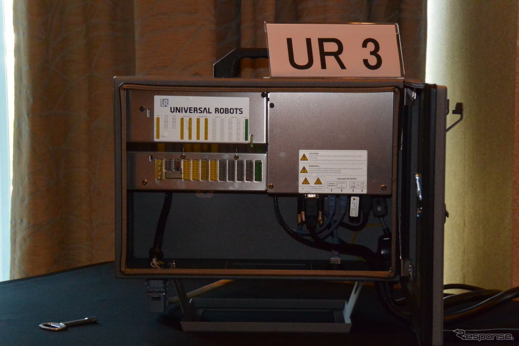 UR3 コントロールボックス