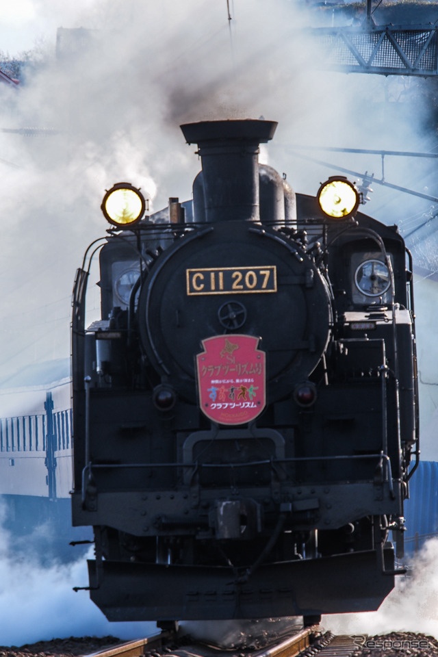 東武鉄道は2017年度からを目途に、東武鬼怒川線で蒸気機関車の運転を行う計画を発表。JR北海道からC11形207号機を借り入れる。写真は函館本線朝里～小樽築港を走るC11 207