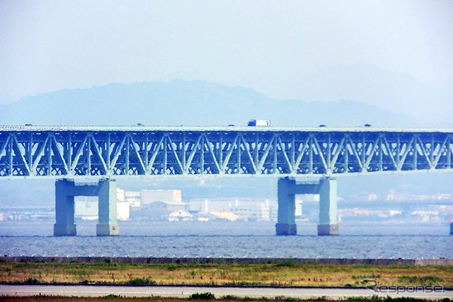 関空から見える空港連絡橋（8月6日、成田空港）