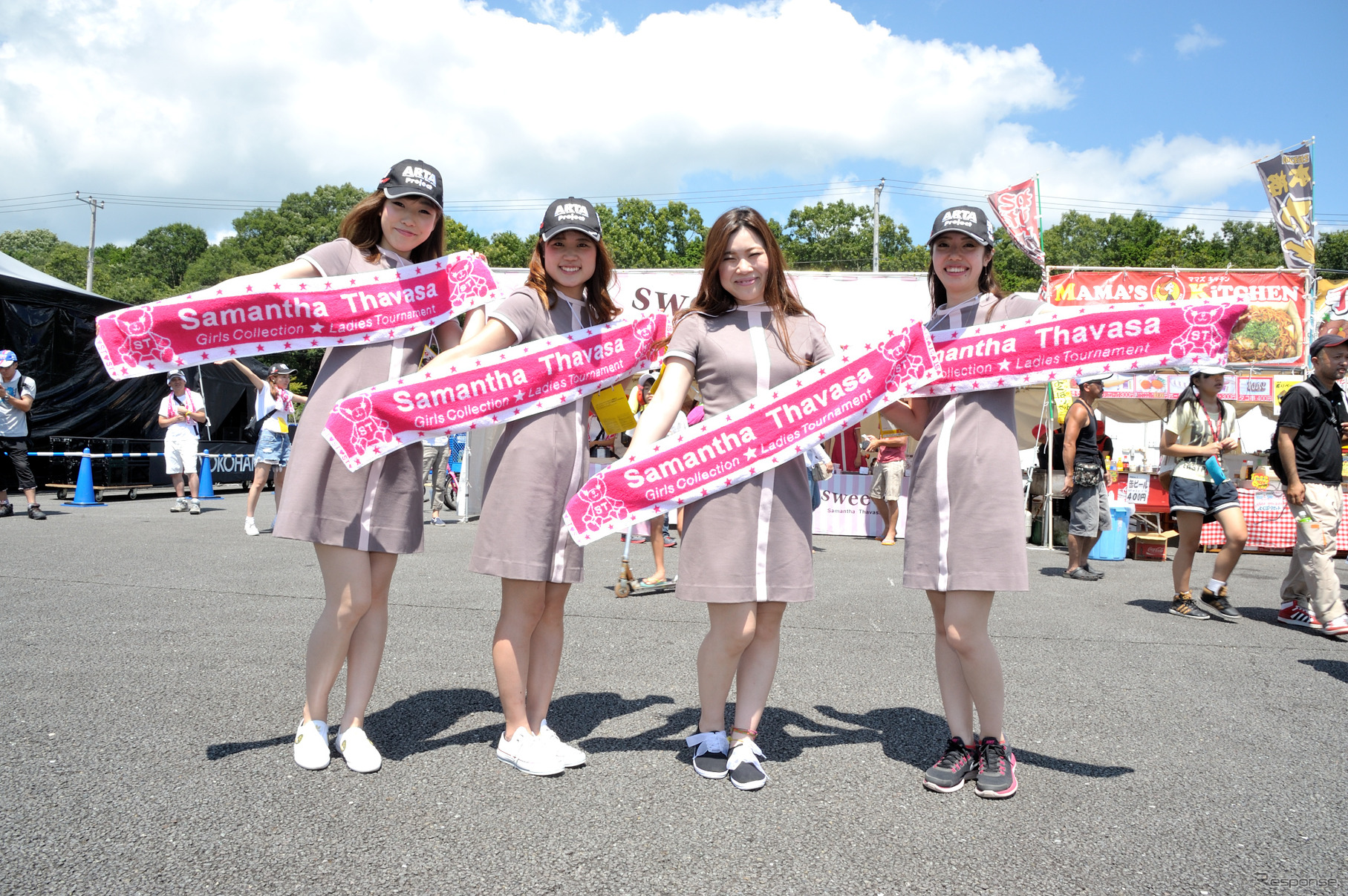 SUPER GT 第4戦で、Samantha Thavasaのバッグやスイーツを販売