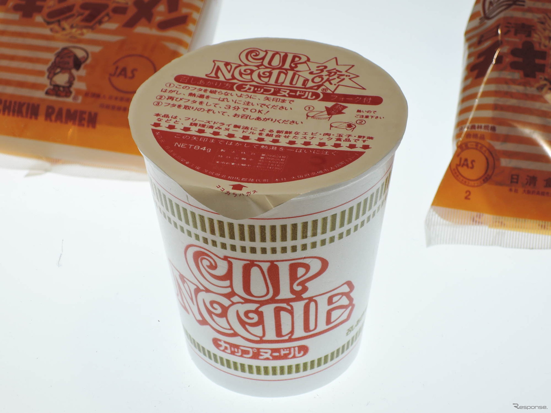 日清食品が1971年に発売したカップヌードル。現在でもイメージがほとんど変わっていない（50年の冒険者たち）