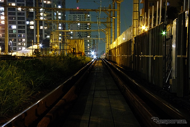 都電鬼子母神前電停付近。早稲田方面線路はいったんふさがれ、東側に移設されている