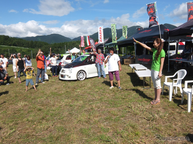 閉会間際、トリコローレ名物の大ビンゴ大会のあと、さらにランブルスコ4本をかけたじゃんけん大会を開催！多いに会場は盛り上がった（東北トリコローレ2015）