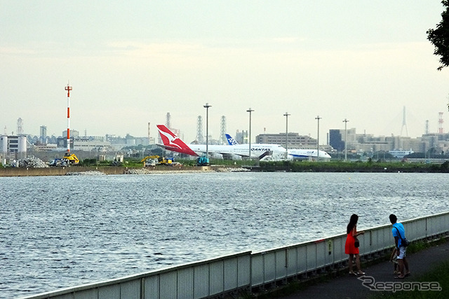 京浜島つばさ公園から羽田空港B滑走路エリアを見る