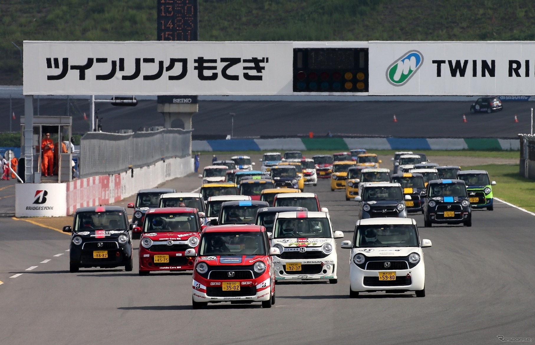 内藤さんが参戦したN-ONEレースのスタート。