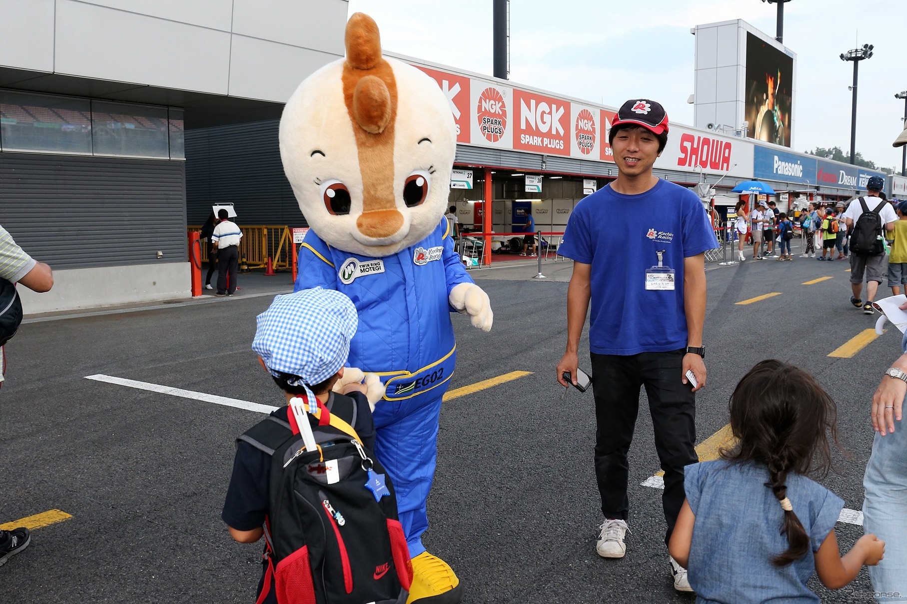 SF予選日の土曜は、キッズピットウォークなども実施された。