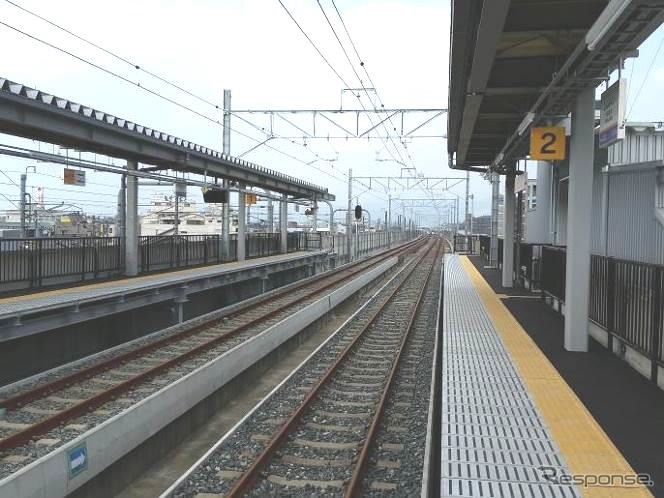 北陸新幹線の高架橋上に整備された新福井駅のホーム。えちぜん鉄道用の高架橋が完成するまでの約3年間、えちぜん鉄道の電車が新幹線の高架橋を走ることになる。