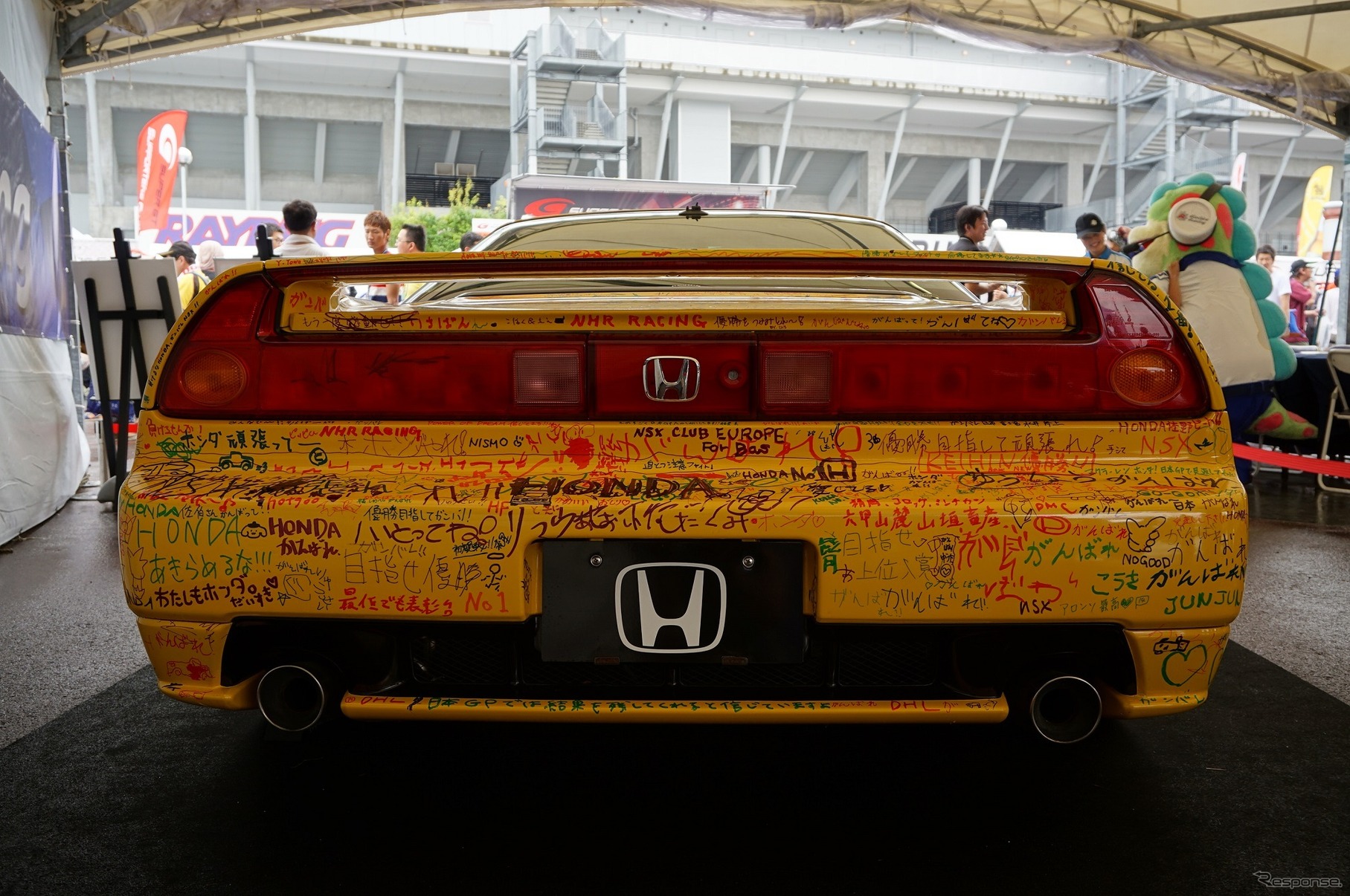 【SUPER GT 第5戦】ホンダ NSXがラクガキまみれ！