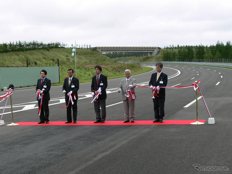ドイツ地方都市の道路状況を再現　日産高速テストコース