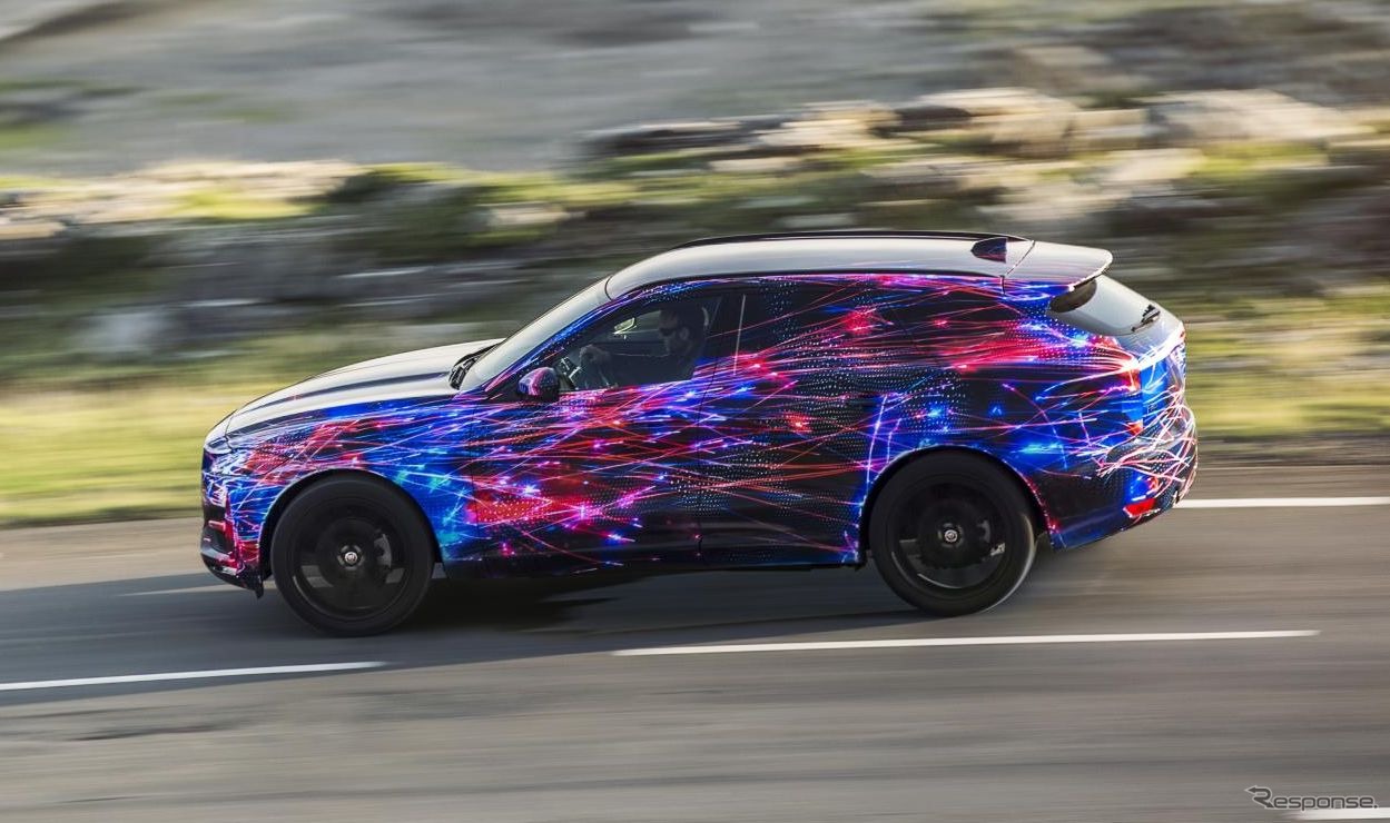 ジャガー F-PACE の開発プロトタイプ車