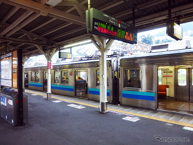 伊豆急線と伊東線が接続する伊東駅