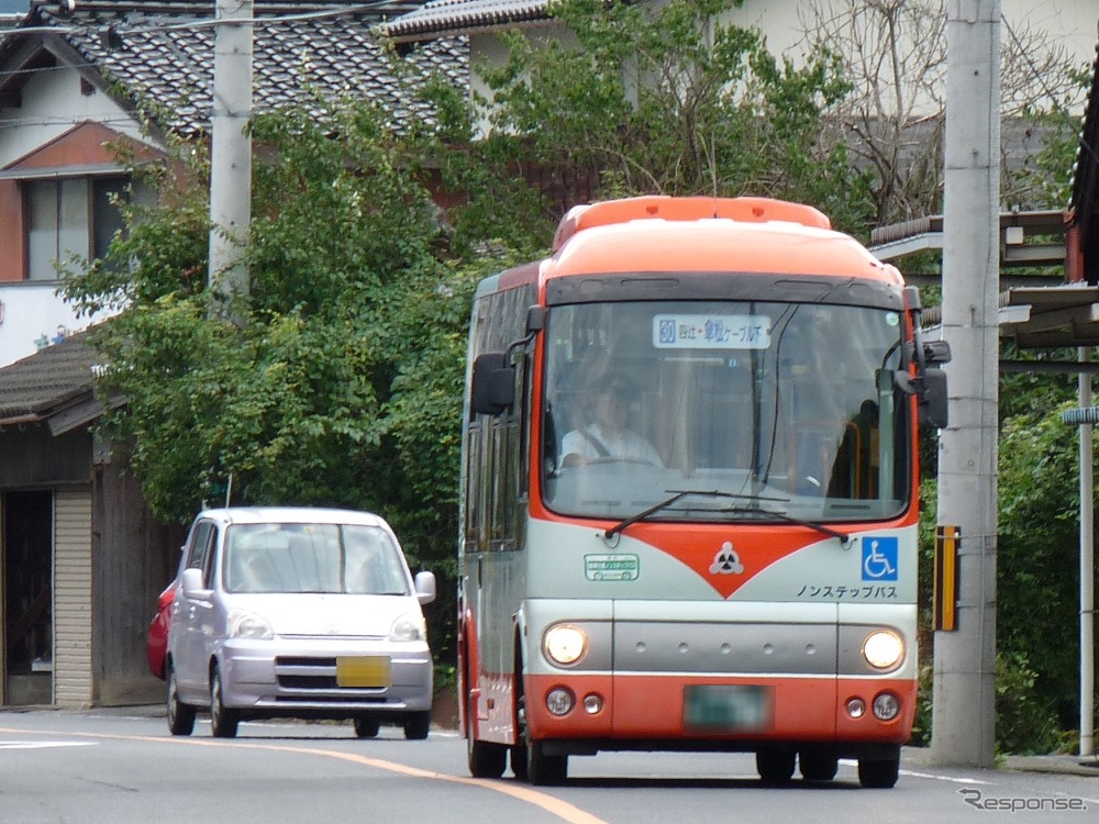 「幸福パス」は北近畿地区の鉄道・バスが3日間、自由に乗り降りできる。写真は丹後海陸交通の路線バス。
