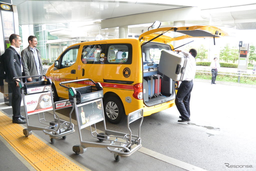 UD/ワゴンタクシー専用レーン運用開始に伴う発車式