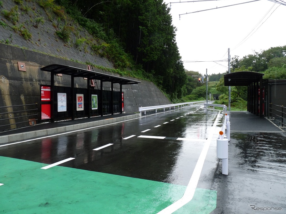 気仙沼BRTの専用道内にある蔵内駅。10月5日から一般道に移設される。