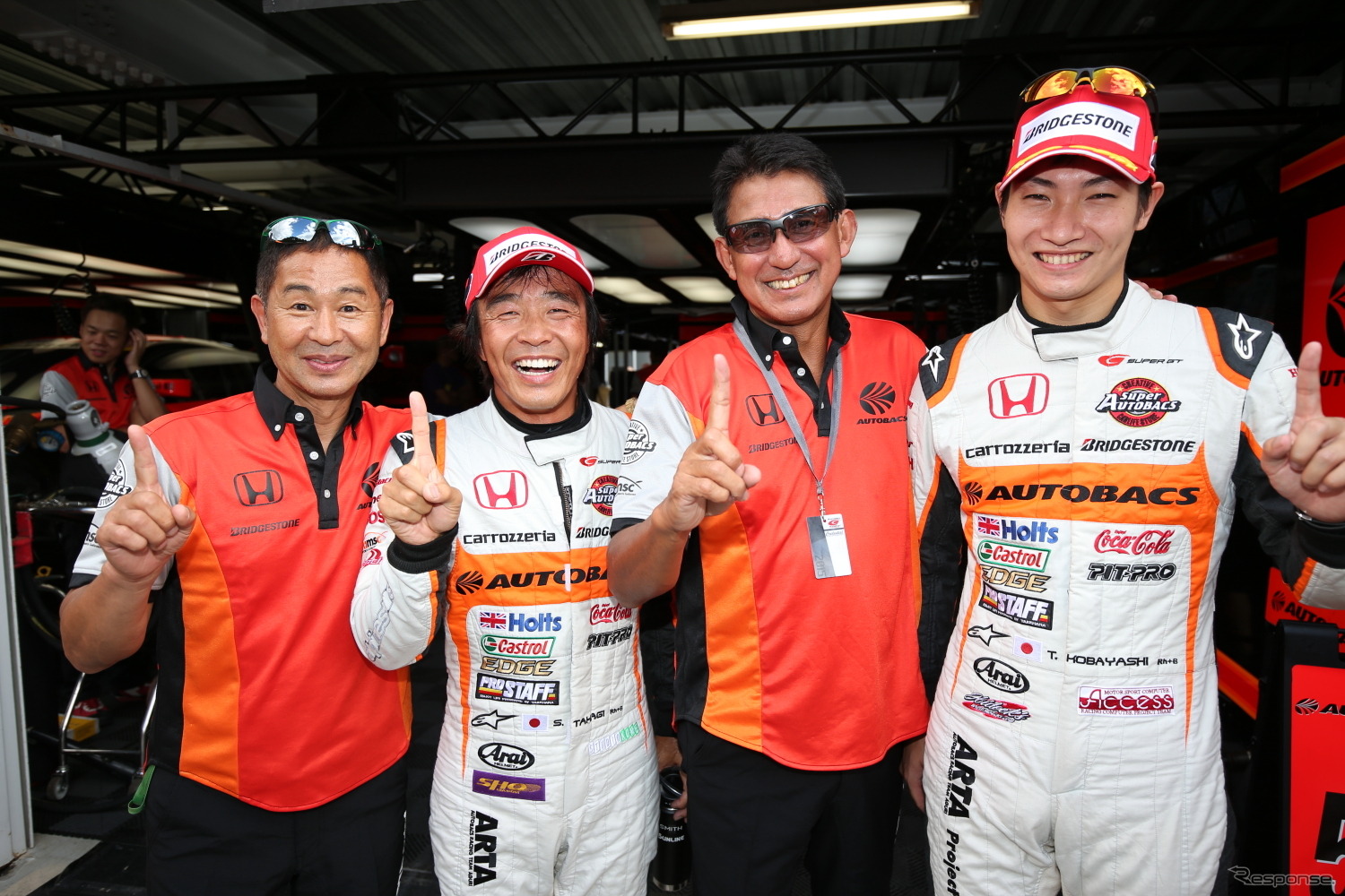 #55 CR-Zの土屋圭市エグゼクティブアドバイザー、高木、鈴木亜久里監督、小林（左から）。
