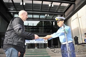 胸部プロテクター着用推進出動式で、推進隊としての移植をうけるハーレーダビッドソンジャパンのスチュワート・パトリック・ファレル社長