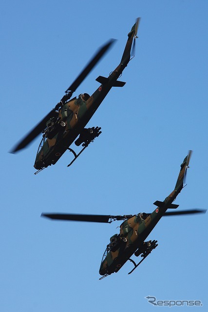 対戦車ヘリコプター「AH-1Sコブラ」は軽快な起動性能を見せつけた。