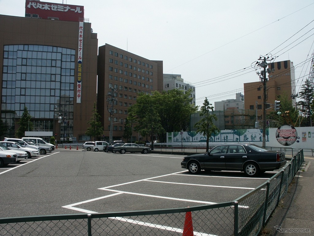 開業当時の新潟駅は現在地から北西約300mの地点（写真）に設けられていた。