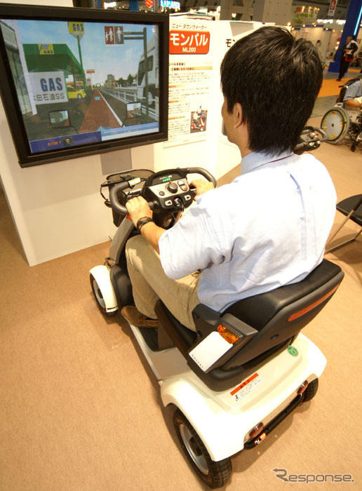 【福祉機器展06】電動カートにも公道シミュレーター…ホンダ