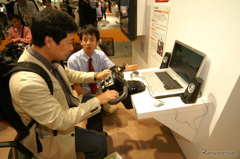 【福祉機器展06】電動カートにも公道シミュレーター…ホンダ
