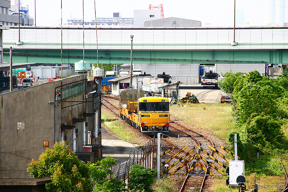 名古屋港駅で見かけた在来線用レール運搬気動車「キヤ97系」