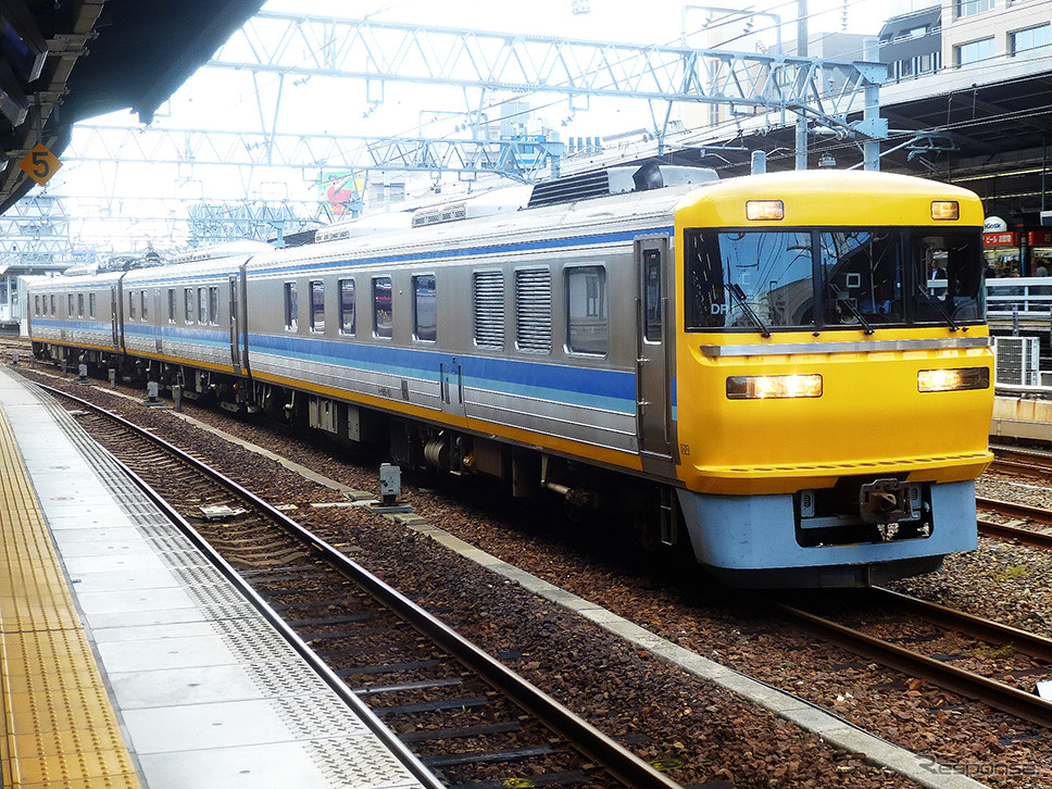 検測装置取替で機能向上が図られる「ドクター東海」（JR東海キヤ95系）。9月下旬、名古屋駅を着発していたDR1編成は、1996年に日本車輌製造で製造されたもの