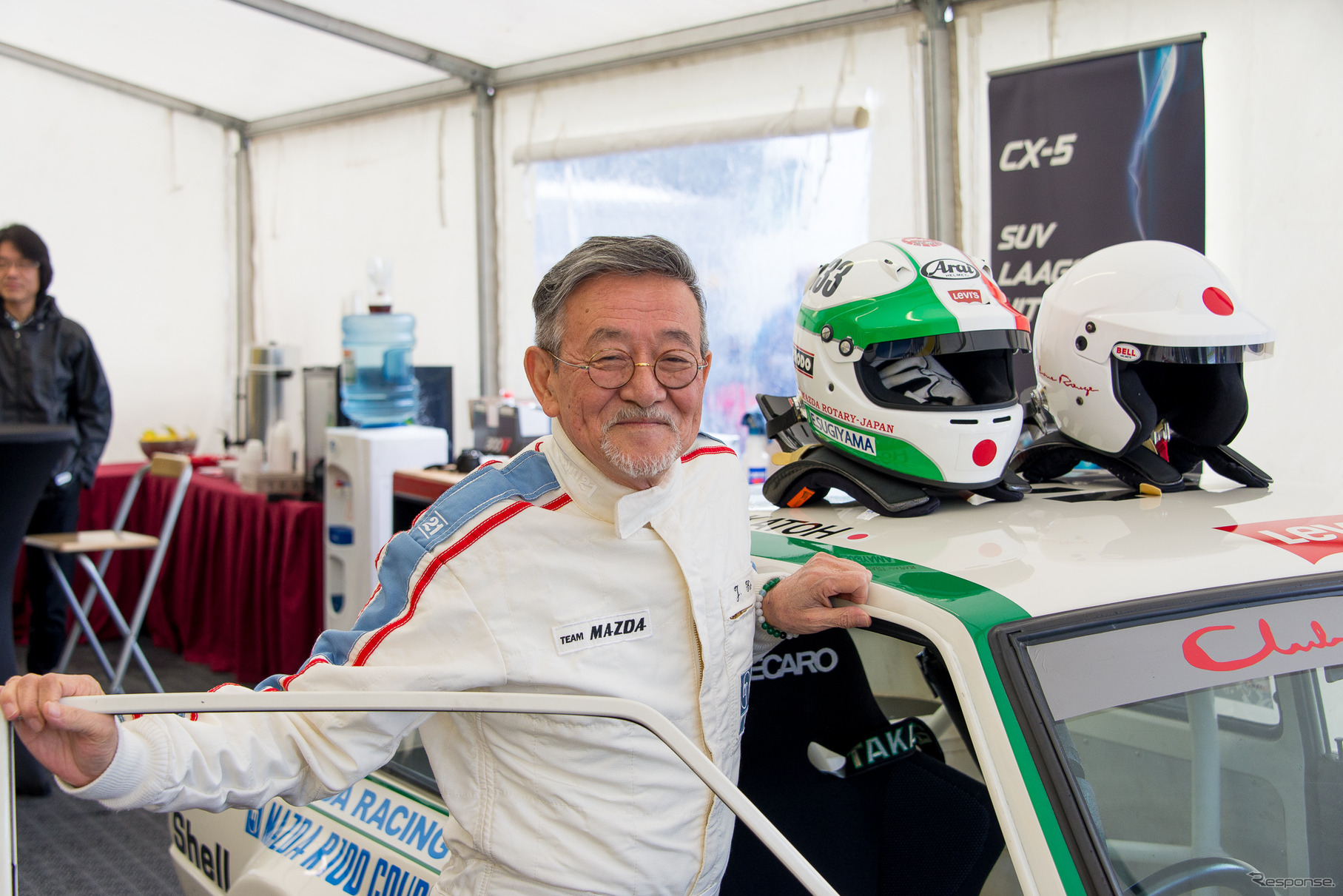 マツダ ファミリアロータリークーペでベルギーのヒストリックカーレースに参戦した、加藤仁さん