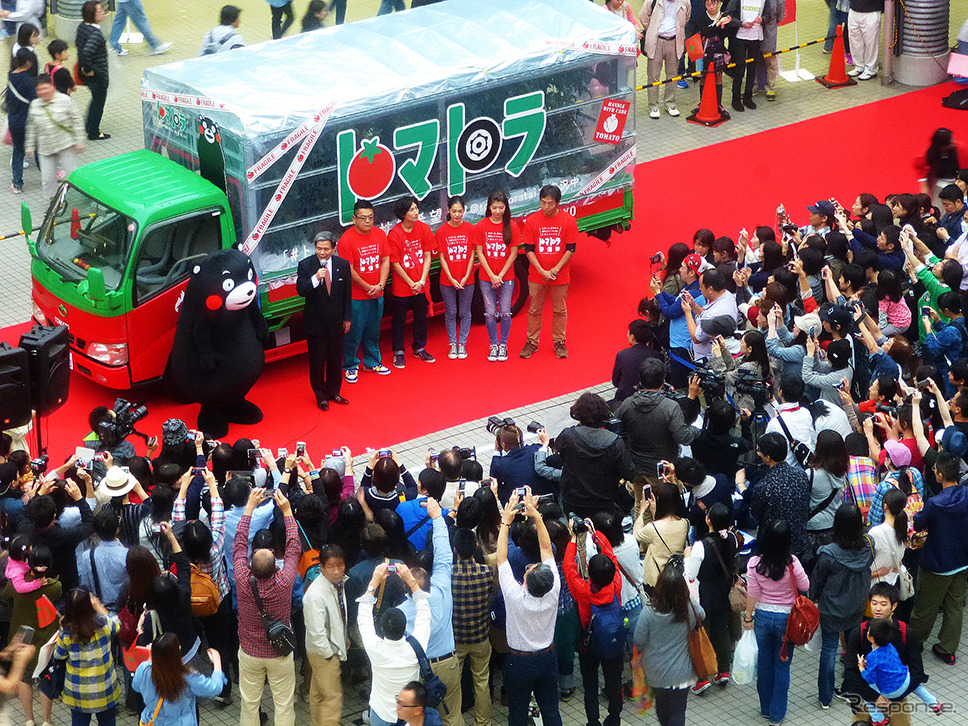 熊本発東京行きトマト畑「トマトラ」が1200kmを走破し無事ゴール。東京・パレットタウンには、くまモンや蒲島郁夫県知事、エスパー伊東が出迎えた