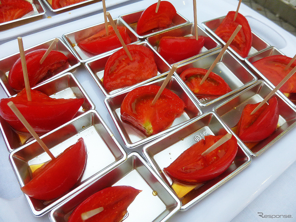 熊本発東京行きトマト畑「トマトラ」が1200kmを走破し無事ゴール。東京・パレットタウンには、くまモンや蒲島郁夫県知事、エスパー伊東が出迎えた