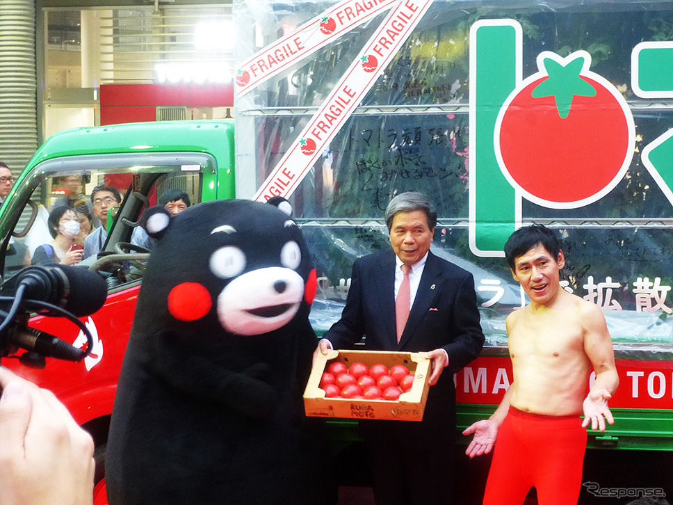 熊本発東京行きトマト畑「トマトラ」が1200kmを走破し無事ゴール。東京・パレットタウンには、くまモンや蒲島郁夫県知事、エスパー伊東が出迎えた