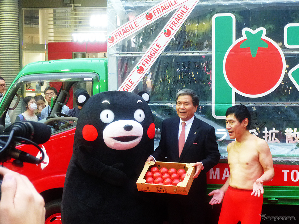 熊本発東京行きトマト畑「トマトラ」が1200kmを走破し無事ゴール。東京・パレットタウンには、くまモンや蒲島郁夫県知事、エスパー伊東が出迎えた