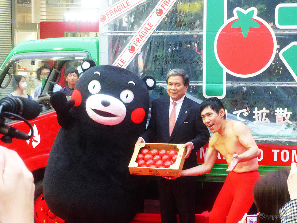熊本発東京行きトマト畑「トマトラ」が1200kmを走破し無事ゴール。東京・パレットタウンには、くまモンや蒲島郁夫県知事、エスパー伊東が出迎えた
