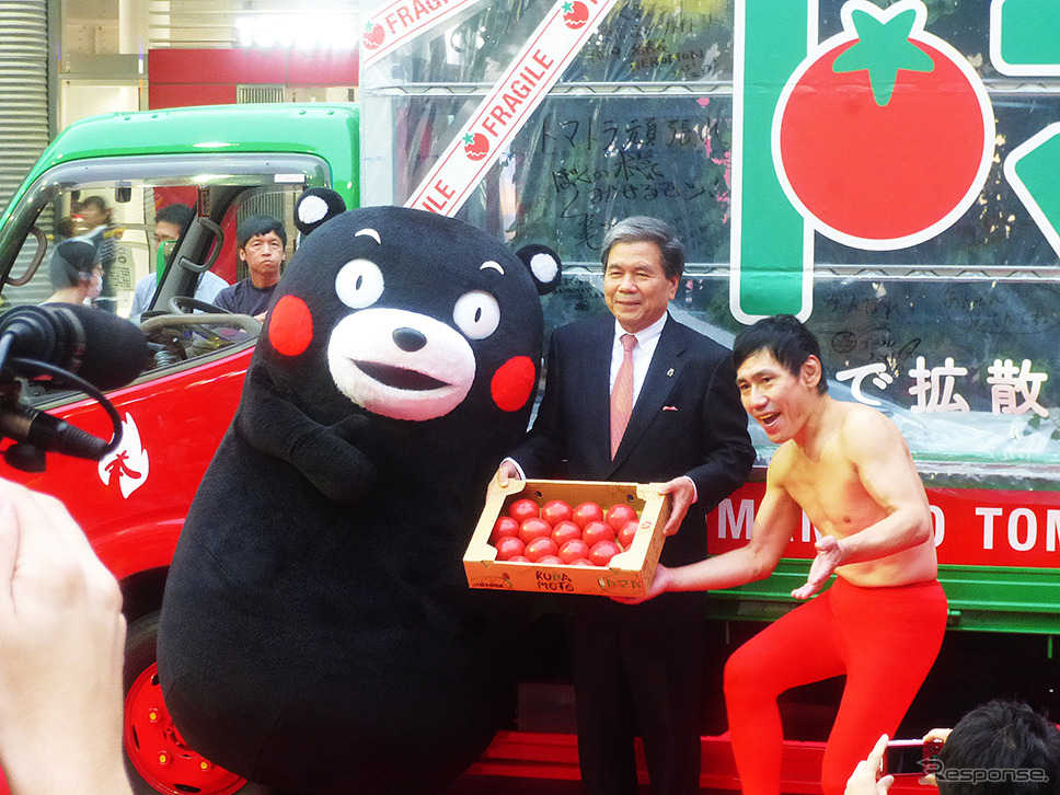 熊本発東京行きトマト畑「トマトラ」が1200kmを走破し無事ゴール。東京・パレットタウンには、くまモンや蒲島郁夫県知事、エスパー伊東が出迎えた