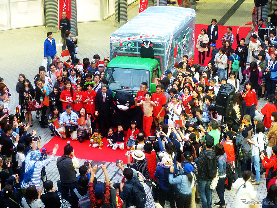 熊本発東京行きトマト畑「トマトラ」が1200kmを走破し無事ゴール。東京・パレットタウンには、くまモンや蒲島郁夫県知事、エスパー伊東が出迎えた