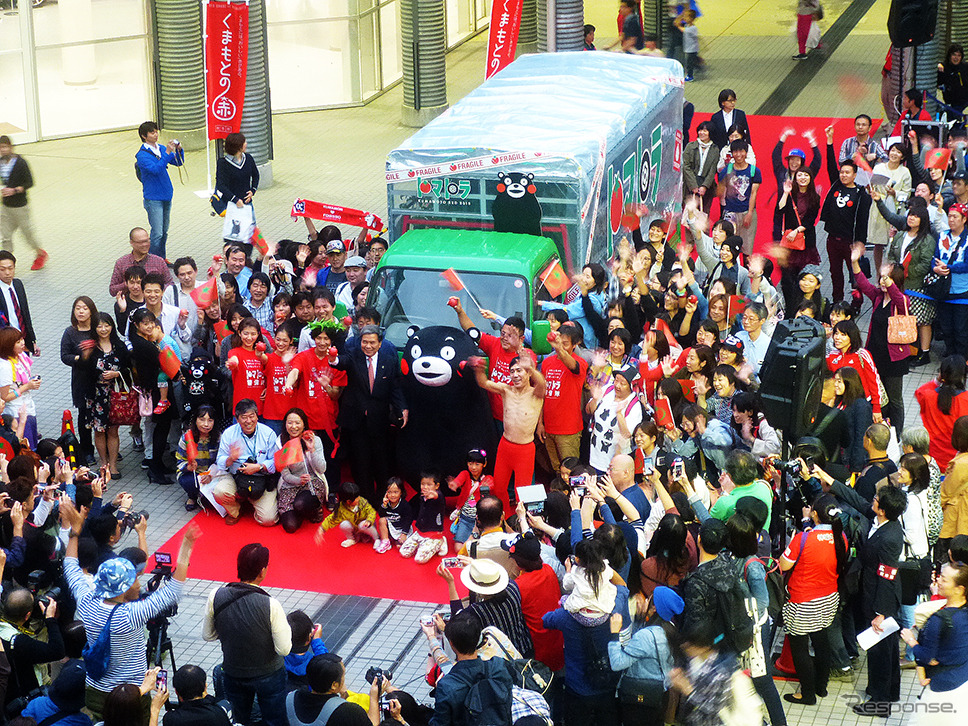 熊本発東京行きトマト畑「トマトラ」が1200kmを走破し無事ゴール。東京・パレットタウンには、くまモンや蒲島郁夫県知事、エスパー伊東が出迎えた