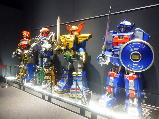 「仮面ライダーゴースト」（テレビ朝日系列）のオンエアにあわせ、「東映ヒーローワールド」（千葉県）は「オレ魂チキンライス」を10月10日から販売する