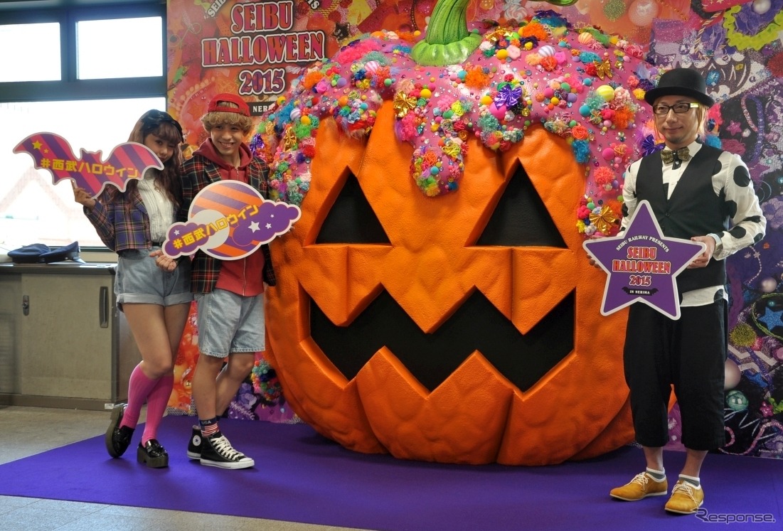 西武のハロウィンイベント「SEIBU HALLOWEEN 2015 in NERIMA」が10月13日から始まった。同日午前には練馬駅に設置されたオブジェの前でセレモニーも開かれた。