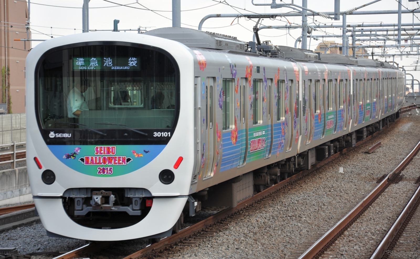 10月13日に運転を開始した、増田セバスチャンさんデザインの西武のラッピング電車「SEIBU HALLOWEEN KAWAII TRAIN」