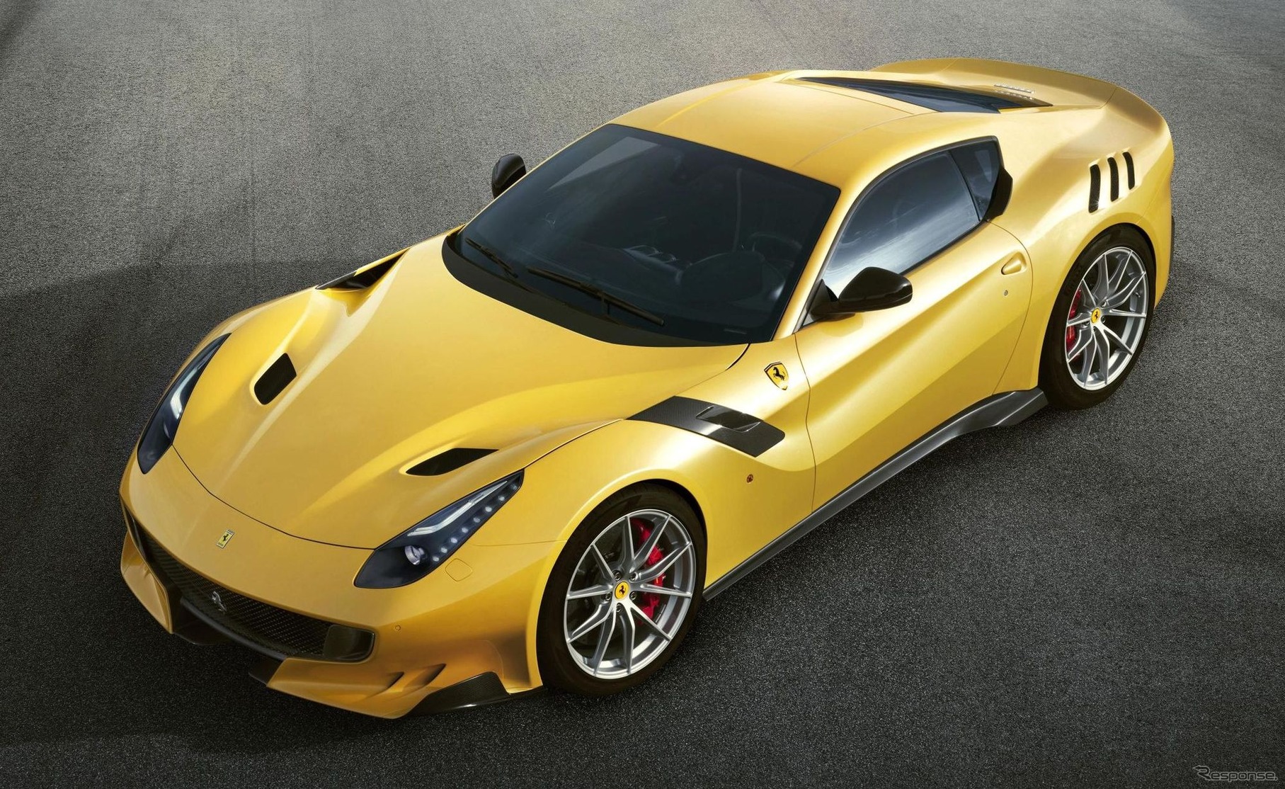 フェラーリ F12 tdf