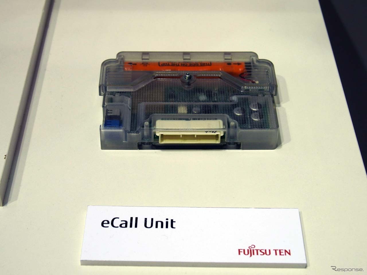 富士通テンは欧州で普及が進む緊急通報サービス「E-call」端末も販売する